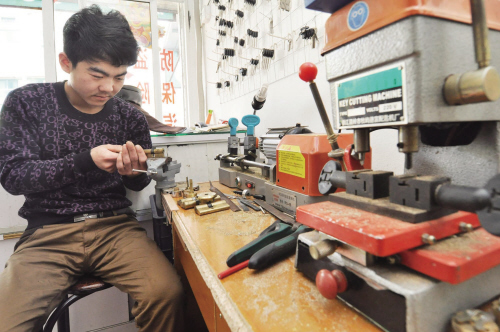 笃山乡开锁店为啥“牛号”频现 听开锁师傅讲什么锁最防盗